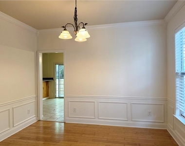6460 Whirlaway Drive - Photo Thumbnail 10
