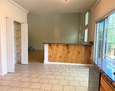 6460 Whirlaway Drive - Photo Thumbnail 7