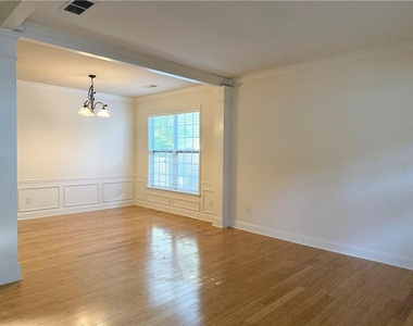 6460 Whirlaway Drive - Photo Thumbnail 9