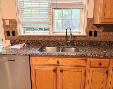 6460 Whirlaway Drive - Photo Thumbnail 6