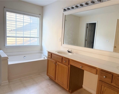 6460 Whirlaway Drive - Photo Thumbnail 15