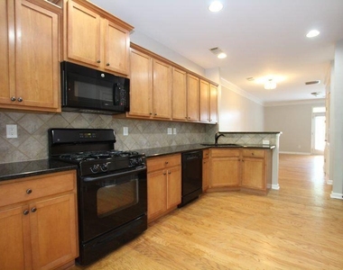 843 Commonwealth Avenue Avenue Se - Photo Thumbnail 2
