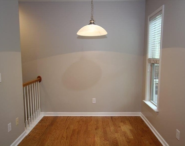 843 Commonwealth Avenue Avenue Se - Photo Thumbnail 4