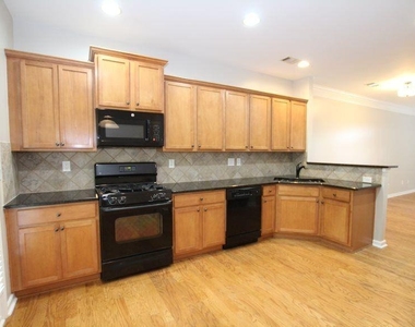 843 Commonwealth Avenue Avenue Se - Photo Thumbnail 3