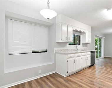 413 Bob Wood Drive - Photo Thumbnail 4