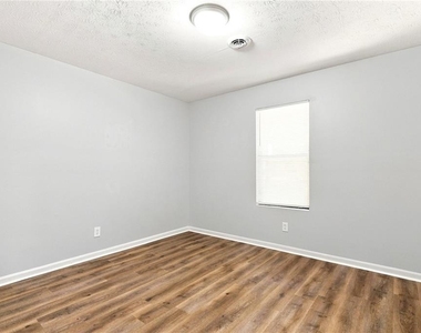 413 Bob Wood Drive - Photo Thumbnail 10