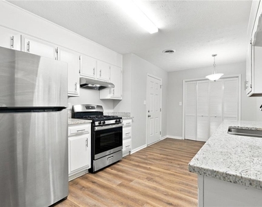 413 Bob Wood Drive - Photo Thumbnail 3