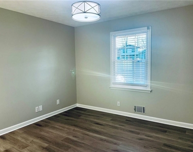 637 Rae Drive - Photo Thumbnail 16