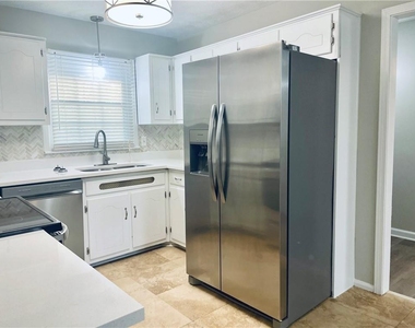 637 Rae Drive - Photo Thumbnail 2