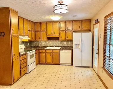 305 Deergrass Trail - Photo Thumbnail 4