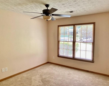 305 Deergrass Trail - Photo Thumbnail 7