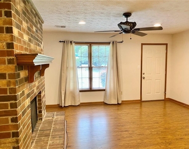 305 Deergrass Trail - Photo Thumbnail 2