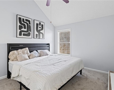 7200 Ravenwood Lane - Photo Thumbnail 20