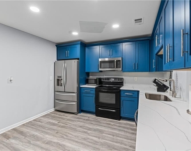 7200 Ravenwood Lane - Photo Thumbnail 14