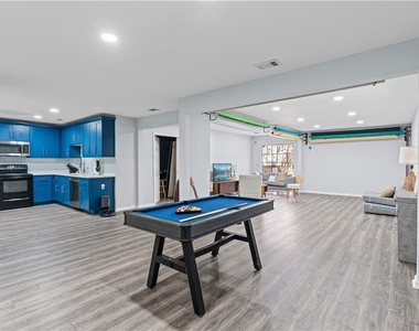 7200 Ravenwood Lane - Photo Thumbnail 8