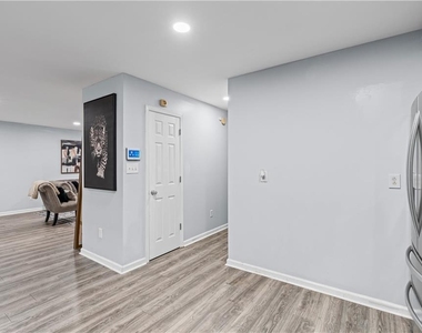 7200 Ravenwood Lane - Photo Thumbnail 17