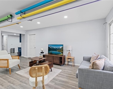 7200 Ravenwood Lane - Photo Thumbnail 12