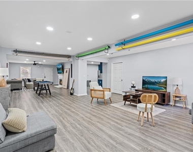 7200 Ravenwood Lane - Photo Thumbnail 11
