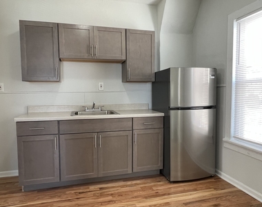 1151 W 19th Street - Photo Thumbnail 4