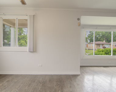 14537 University Avenue - Photo Thumbnail 10