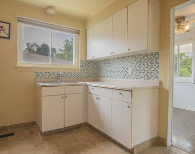 14537 University Avenue - Photo Thumbnail 11