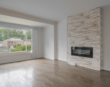 14537 University Avenue - Photo Thumbnail 9