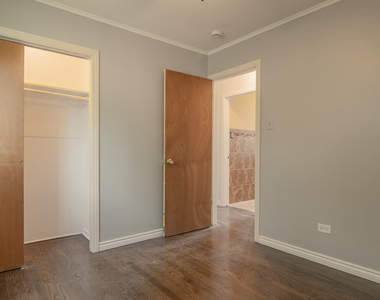 14537 University Avenue - Photo Thumbnail 4