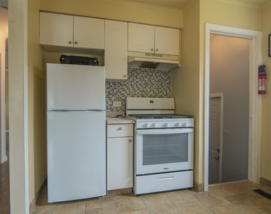 14537 University Avenue - Photo Thumbnail 2
