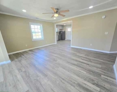 305 Kingtown Street - Photo Thumbnail 2