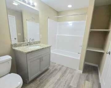 305 Kingtown Street - Photo Thumbnail 8