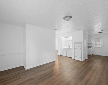 1012 Davis Street - Photo Thumbnail 4