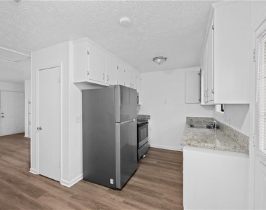1012 Davis Street - Photo Thumbnail 7