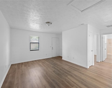1012 Davis Street - Photo Thumbnail 5