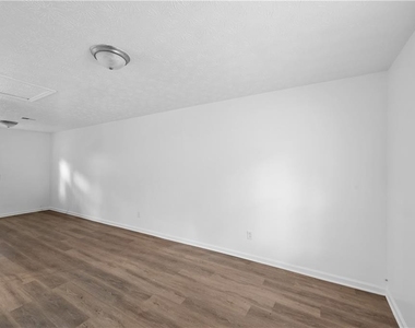 1012 Davis Street - Photo Thumbnail 3