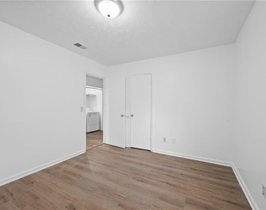 1012 Davis Street - Photo Thumbnail 27
