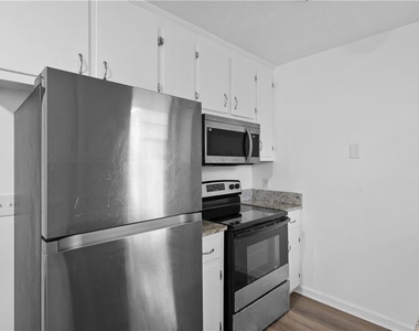 1012 Davis Street - Photo Thumbnail 9