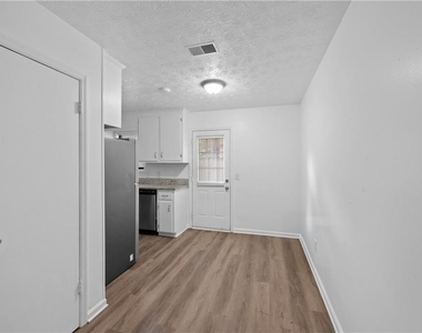 1012 Davis Street - Photo Thumbnail 6