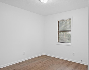 1012 Davis Street - Photo Thumbnail 10
