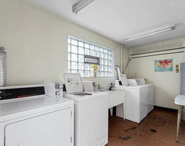6206 W 64th Place - Photo Thumbnail 8