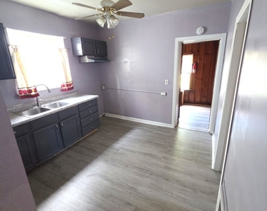 2118 W Garfield Boulevard - Photo Thumbnail 8