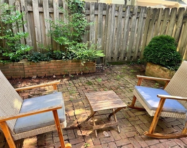 843 Heritage Square - Photo Thumbnail 16