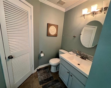 843 Heritage Square - Photo Thumbnail 9
