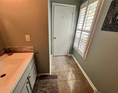 843 Heritage Square - Photo Thumbnail 10