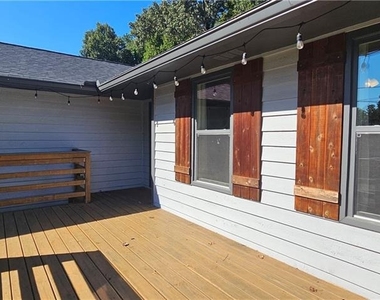 700 Pepperwood Trail - Photo Thumbnail 1