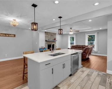 700 Pepperwood Trail - Photo Thumbnail 6