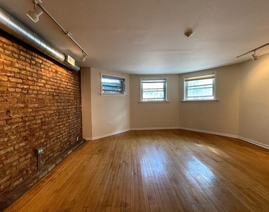 4114 N Clarendon Avenue - Photo Thumbnail 1