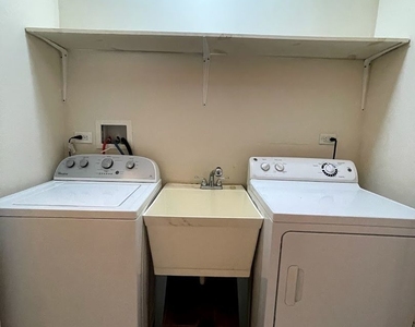 4114 N Clarendon Avenue - Photo Thumbnail 7