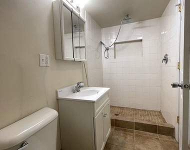 4114 N Clarendon Avenue - Photo Thumbnail 6