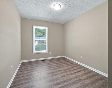 215 Henry Street - Photo Thumbnail 15