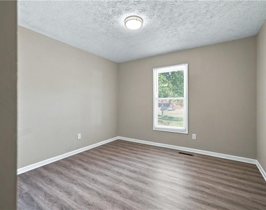 215 Henry Street - Photo Thumbnail 17